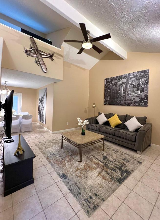 Centrally Located Retreat! Sleeps 8, 10 Min To Downtown, Free Parking *